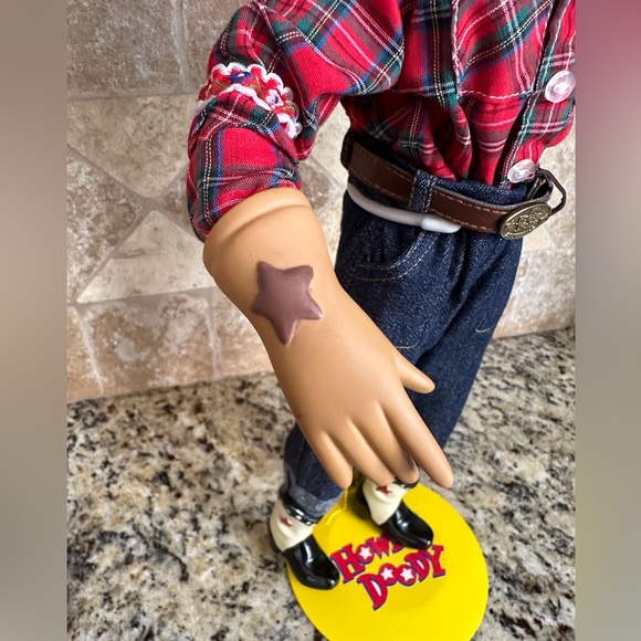 Howdy Doody Limited Edition 50th Anniversary Doll with Stand - Picture 2 of 11